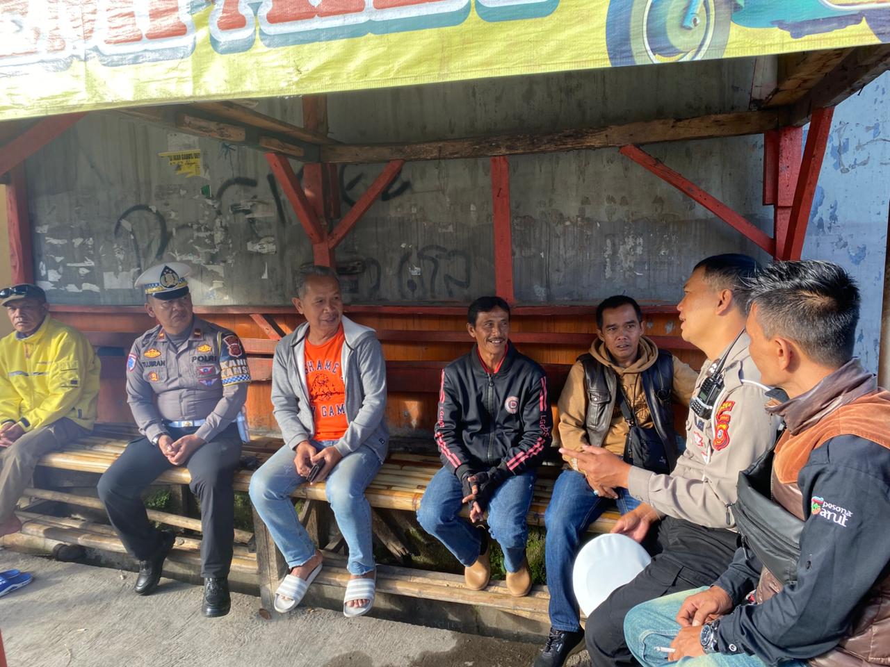 Sat Lantas Polres Garut Iimbau Pengendara jangan Merokok Saat Berkendara